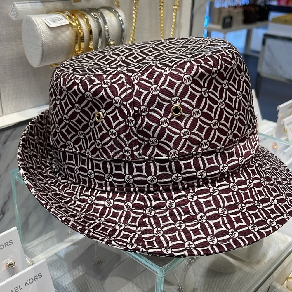 Michael Kors Women’s MK Logo Jacquard Bucket Hat
OXBLOOD
NWT - Picture 6 of 16